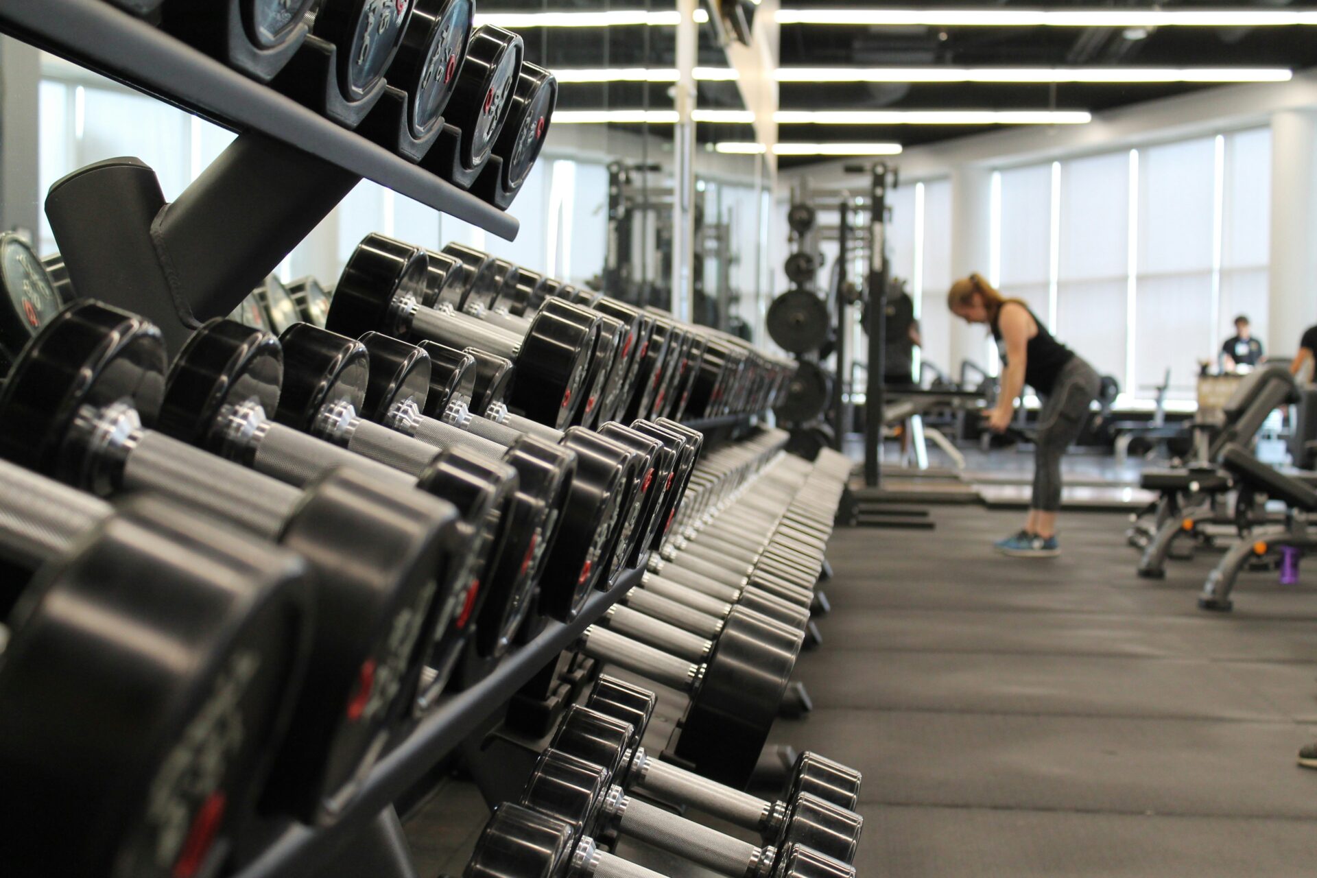 Panduan workout di gym untuk pemula (Sumber: unsplash/Danielle Cerullo)