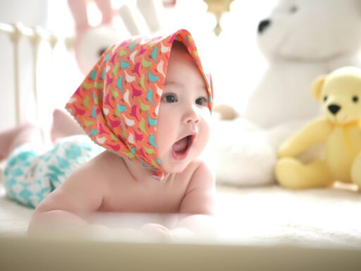 Tingkah bayi yang menggemaskan (Sumber: pexels.com/pixabay)